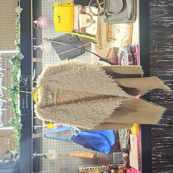 Jackets & Blazers - Stylish Tan Vest with Cream Fur Trim